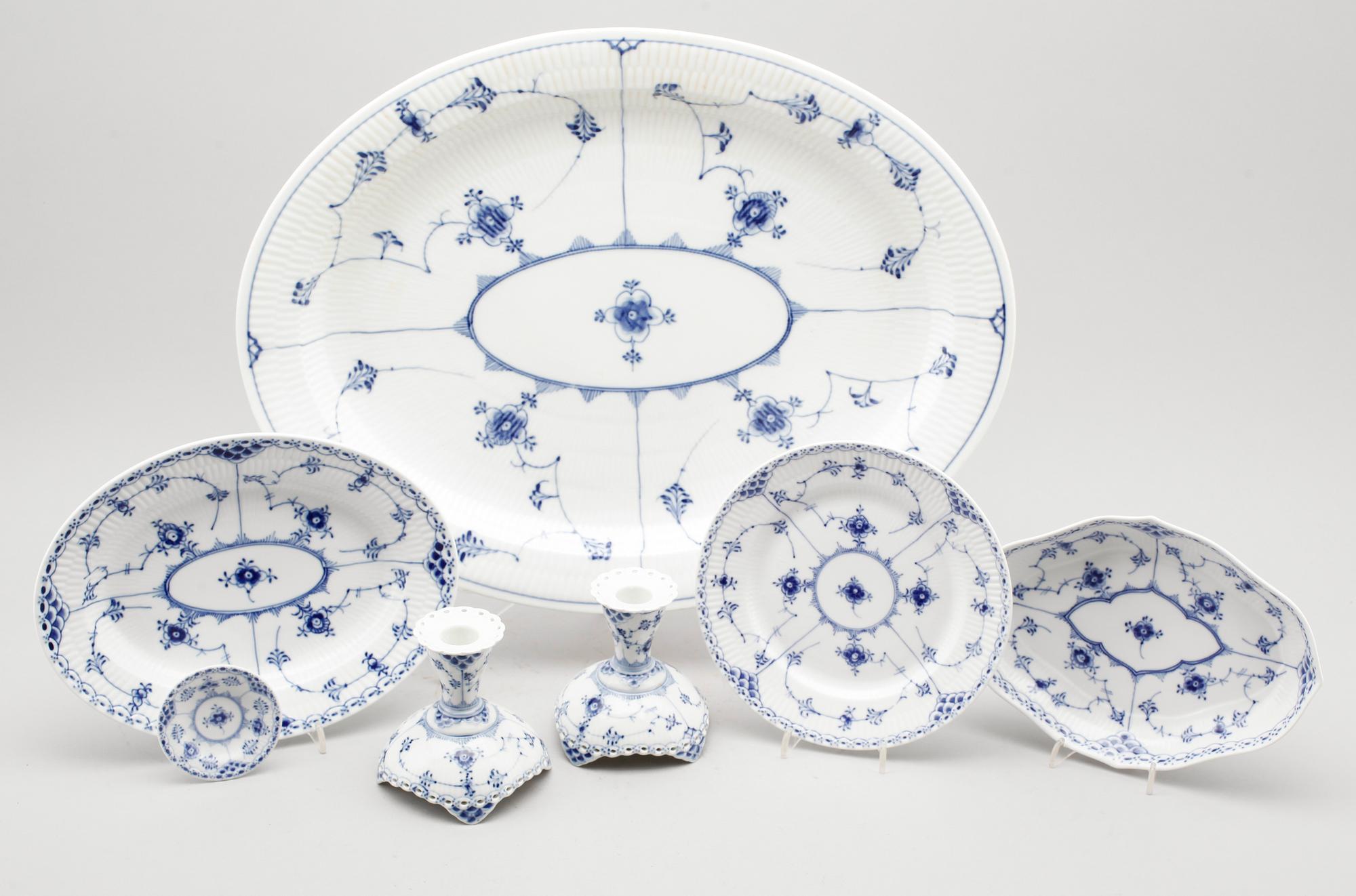 SERVISDELAR, 17 delar, porslin, "Musselmalet", Royal Copenhagen.