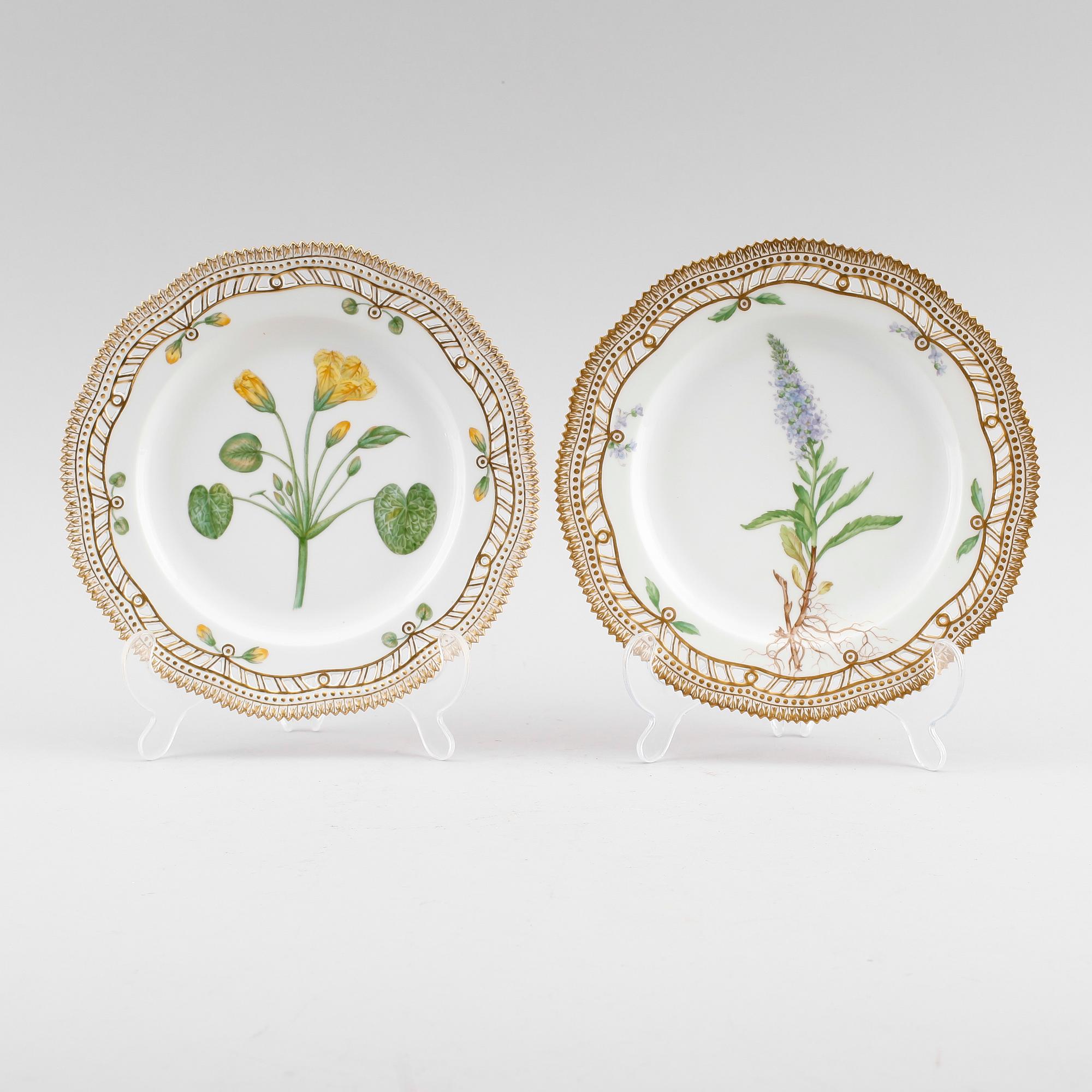 FAT, porslin, 2 st, "Flora Danica", Royal Copenhagen.