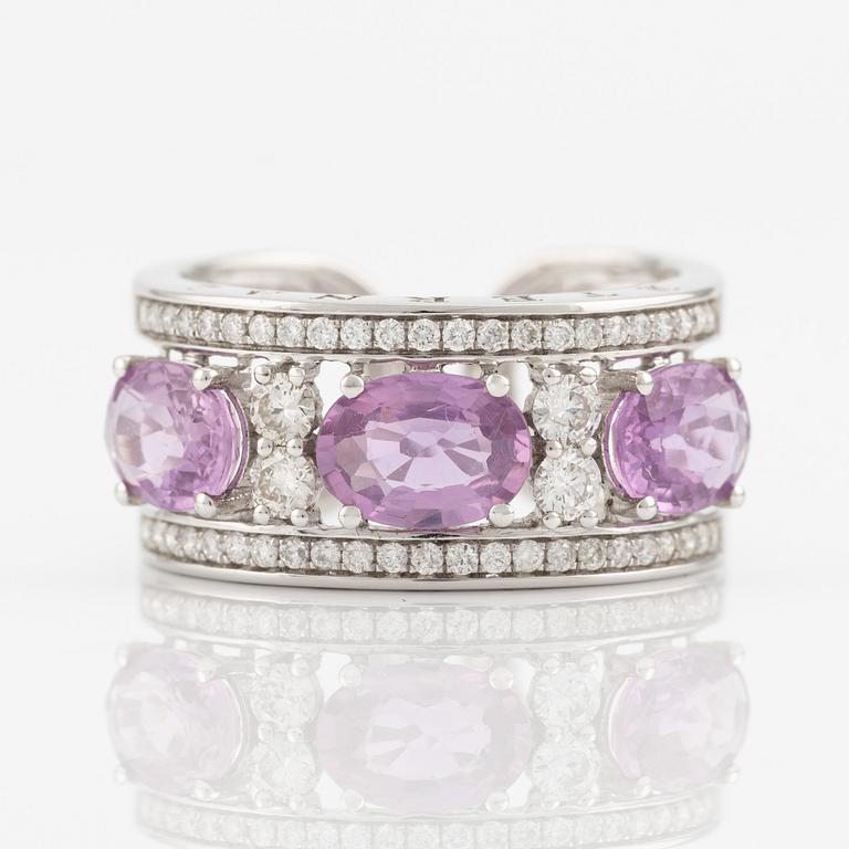 Ring with three pink sapphires and brilliant-cut diamonds.