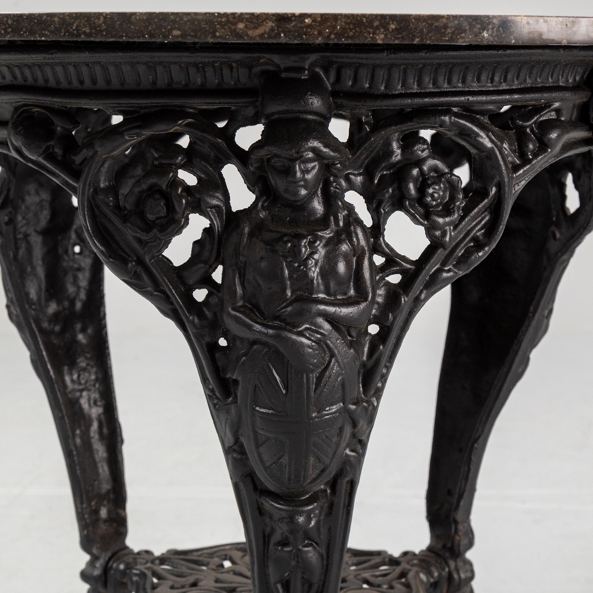 CAFÉBORD / TRÄDGÅDSBORD, 1900-tal.