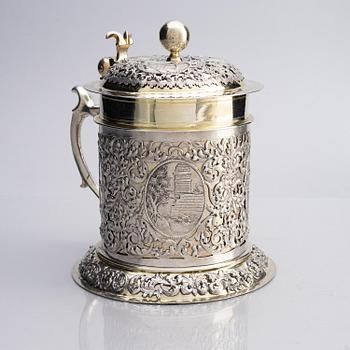 An Augsburg parcel-gilt silver tankard, mark of Daniel Schwestermüller, Augsburg 1685-87.