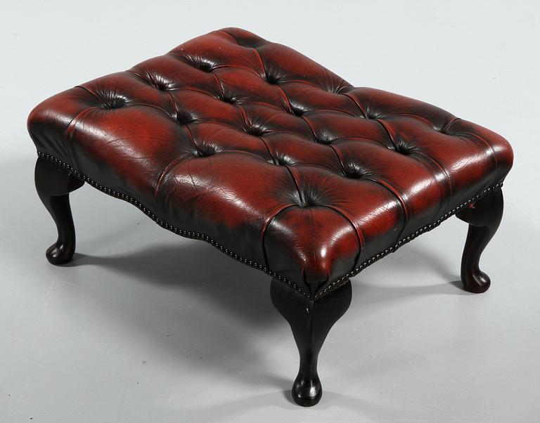 SOFFA, FÅTÖLJ samt PALL, Chesterfieldmodell, 1900-talets andra hälft.