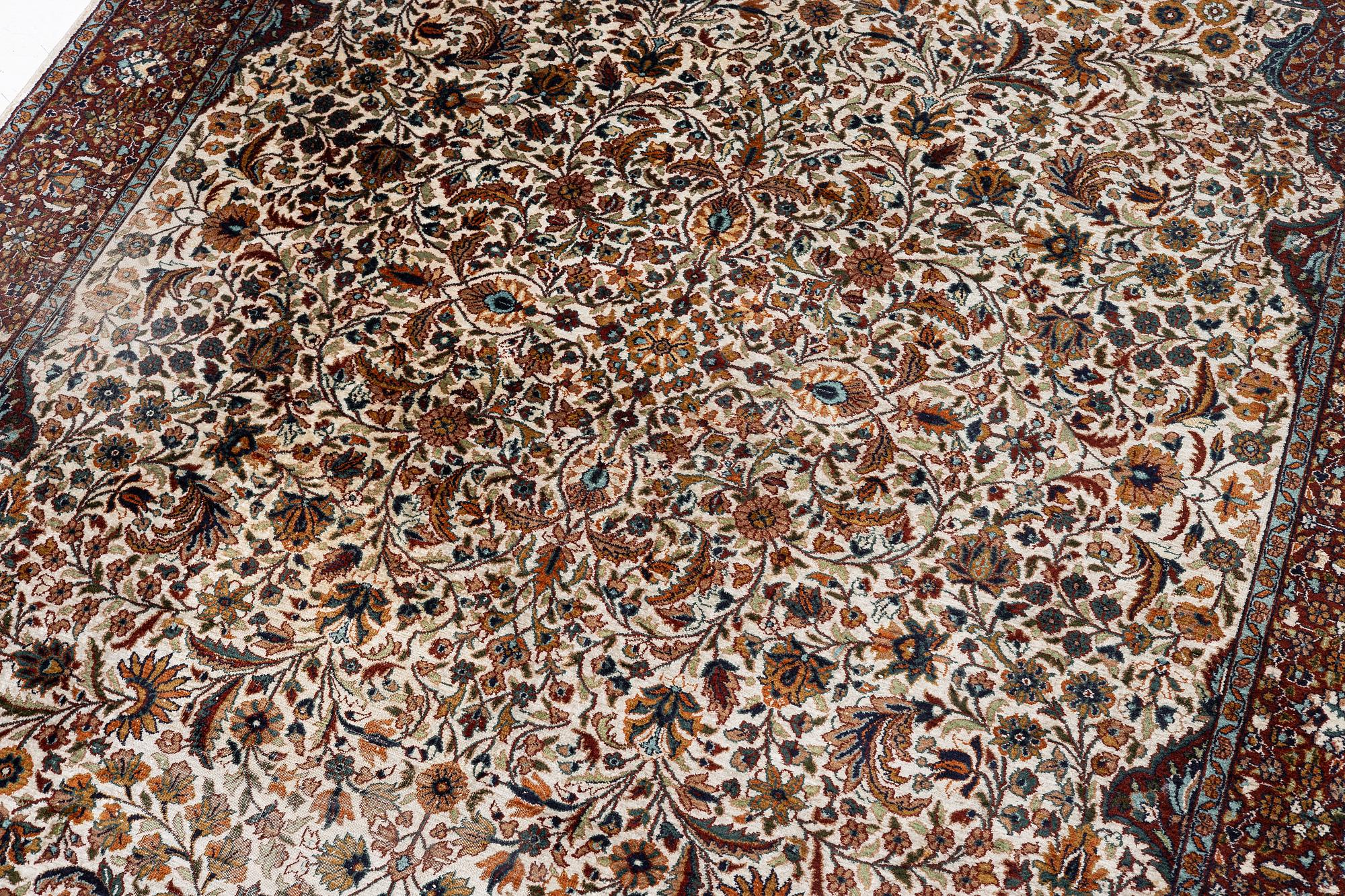 Carpet, Kirman, 275 x 185 cm.
