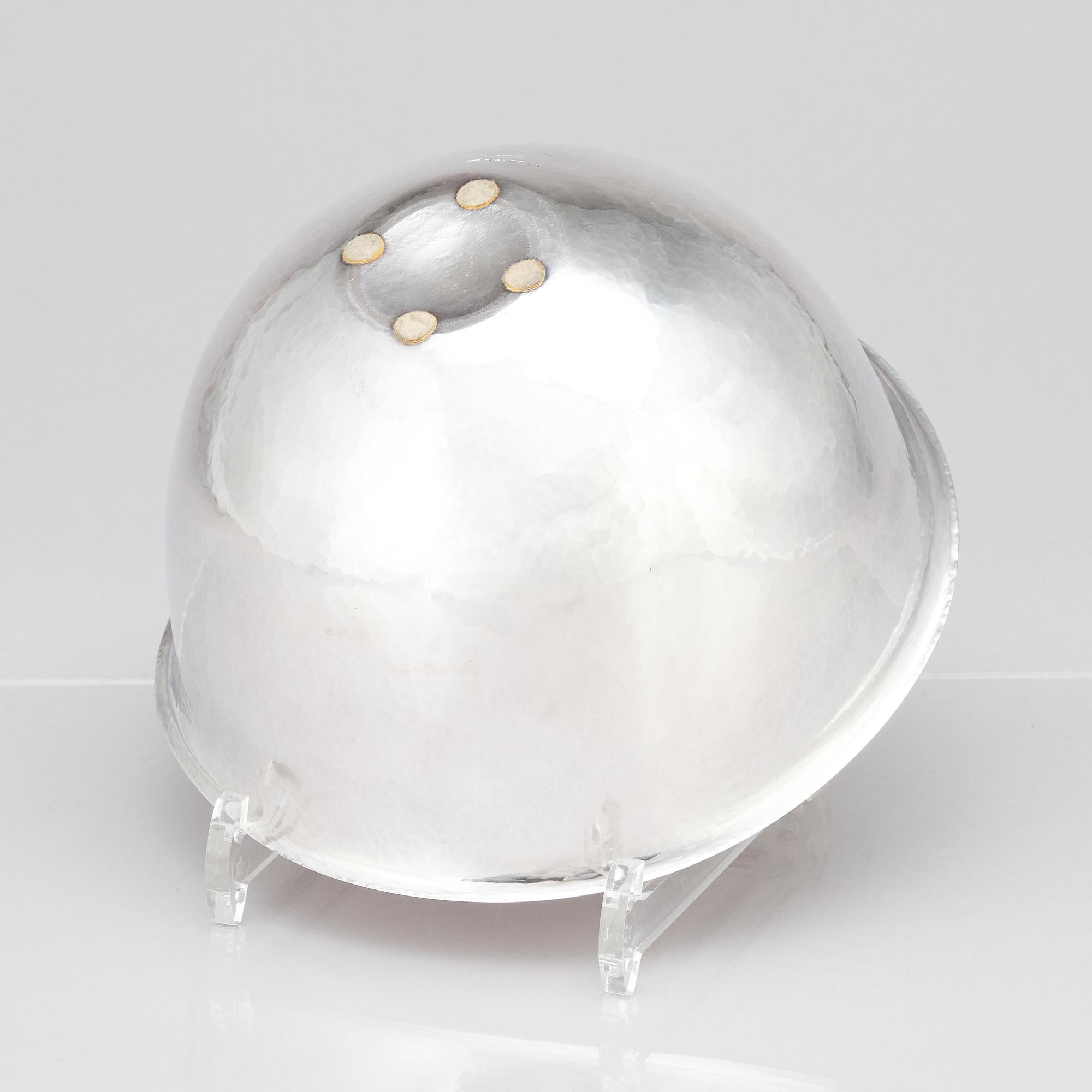 Lars Håkansson, a sterling bowl, Konstindustriskolan, Göteborg 1978.