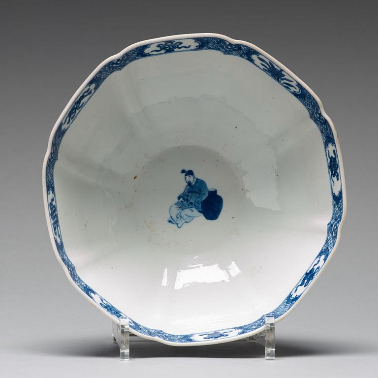 A blue and white bowl with immortals, Qing dynasty, Kangxi (1662-1722).