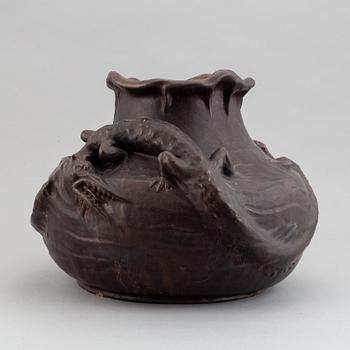 Höganäs, an Art Nouveau glazed ceramic vase, early 20th century. Decor with  lizards.