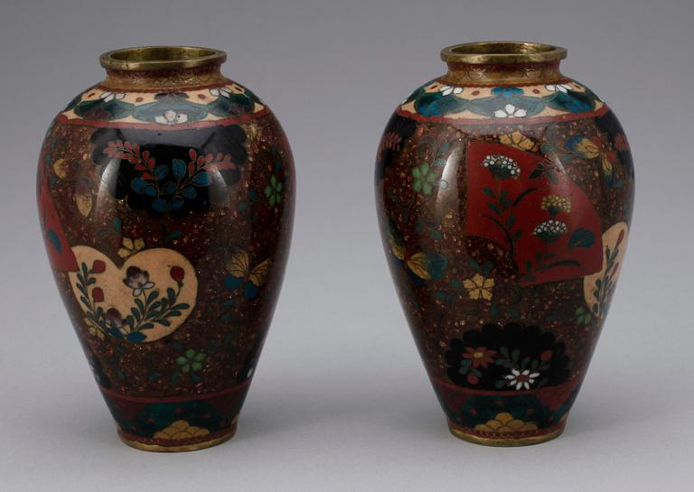 VASER, sex stycken, cloisonne. Japan, Meiji.