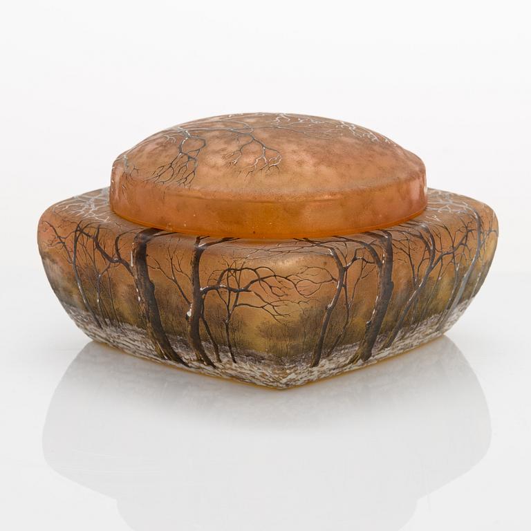 An early 20th-century French glass bonbonnière by Daum Nancy.