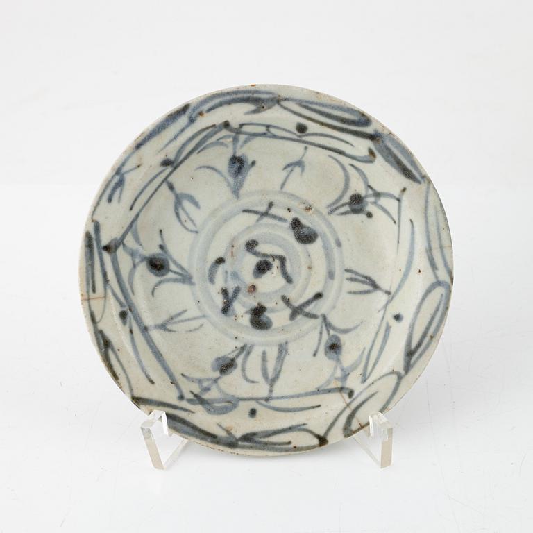 Parti porslin, 15 delar, Kina samt sydostasien, mestadels 1700-tal.