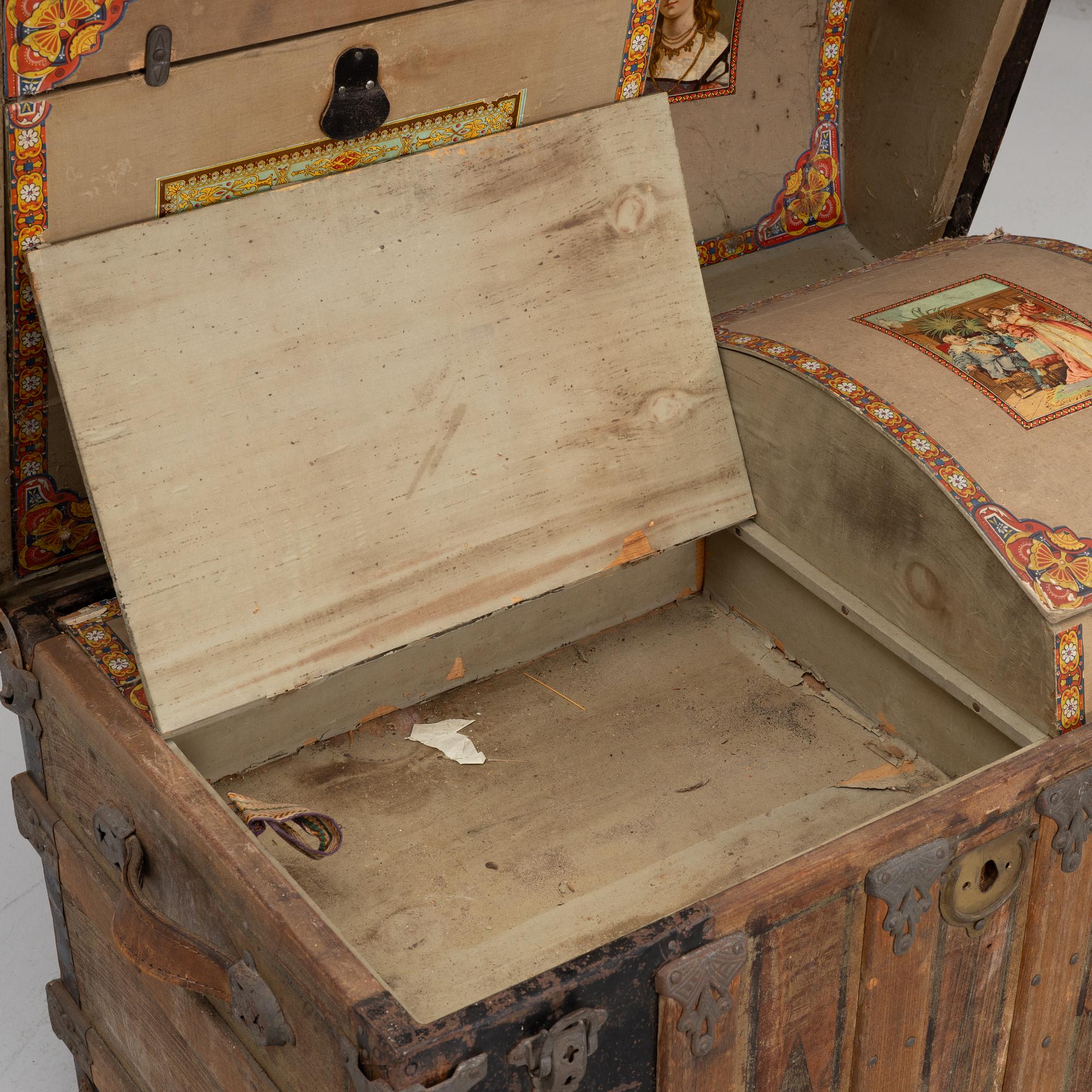 A trunk, late 19th century.