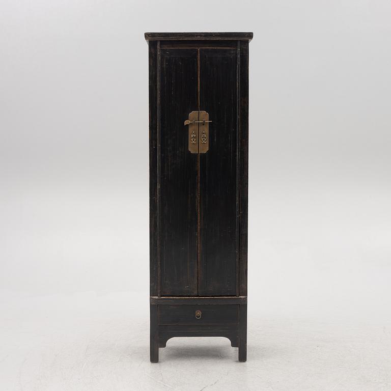 A Chinese cabinet, 20th century.