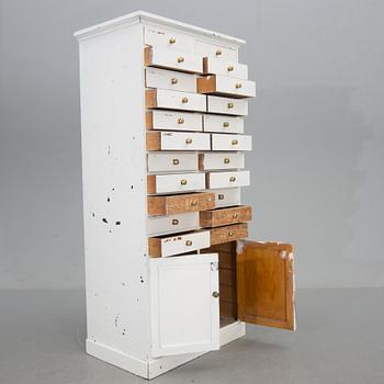 FÖRVARINGSSKÅP, tidigt 1900-tal.