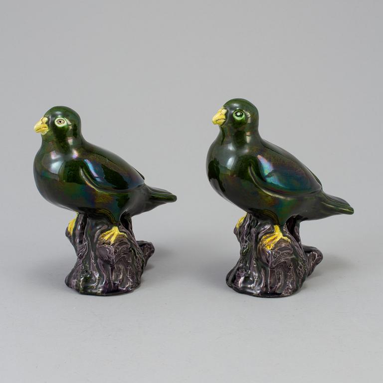 Two Chinese porcelain figurines, 20th century.