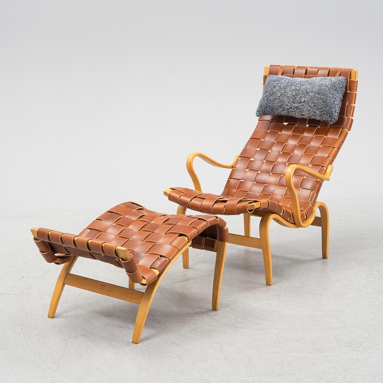 Bruno Mathsson, fåtölj med fotpall, "Pernilla", Firma Karl Mathsson, daterad 1962.