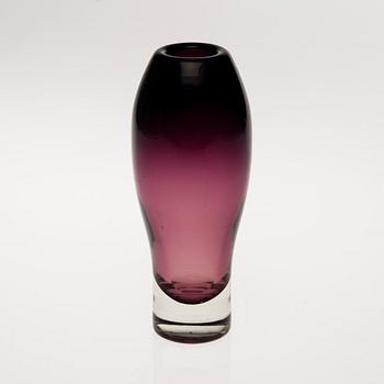 VAS, glas, signerad Aimo Okkolin Riihimäen Lasi oy.