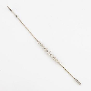 Armband, 18K vitguld och nio gammalslipade diamanter.