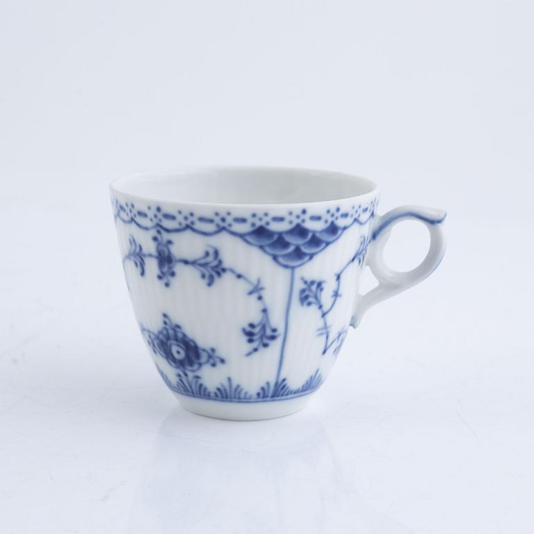 Royal Copenhagen, coffee and tea service, porcelain, "Musselmalet", half-lace, 38 pieces. Denmark.