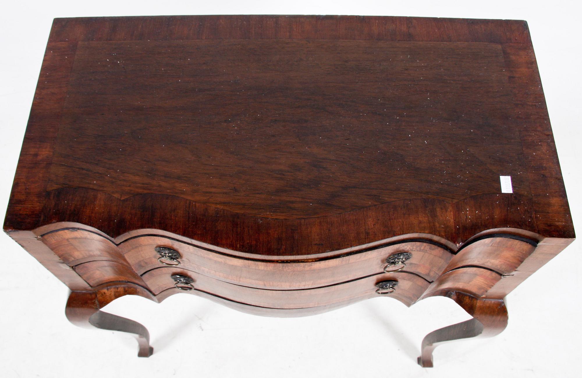 BYRÅ, rokokostil, 1900-tal.