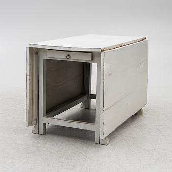 A drop-leaf table, 19th century.