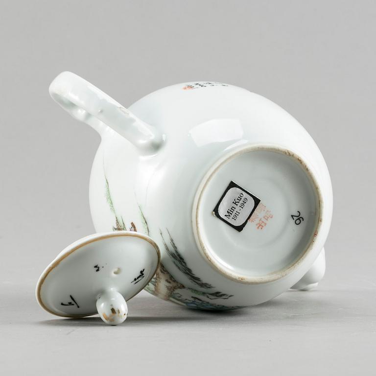 A Chinese tea pot with cover 20th century.