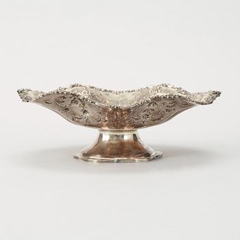 SKÅL PÅ FOT, silver, eng stämplar, Robert Henell III, London 1841 samt sve stämplar, Gustaf Möllenborg, Stockholm, 1842.