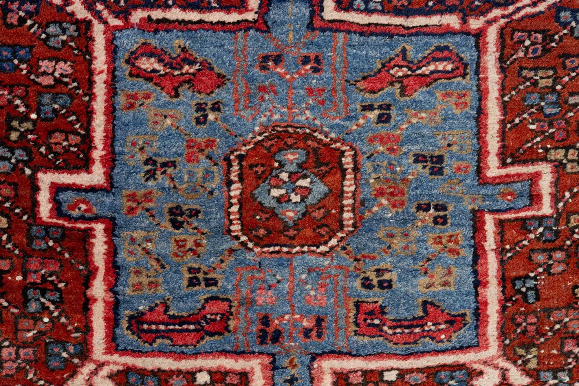 A runner carpet, 435 x 108 cm.