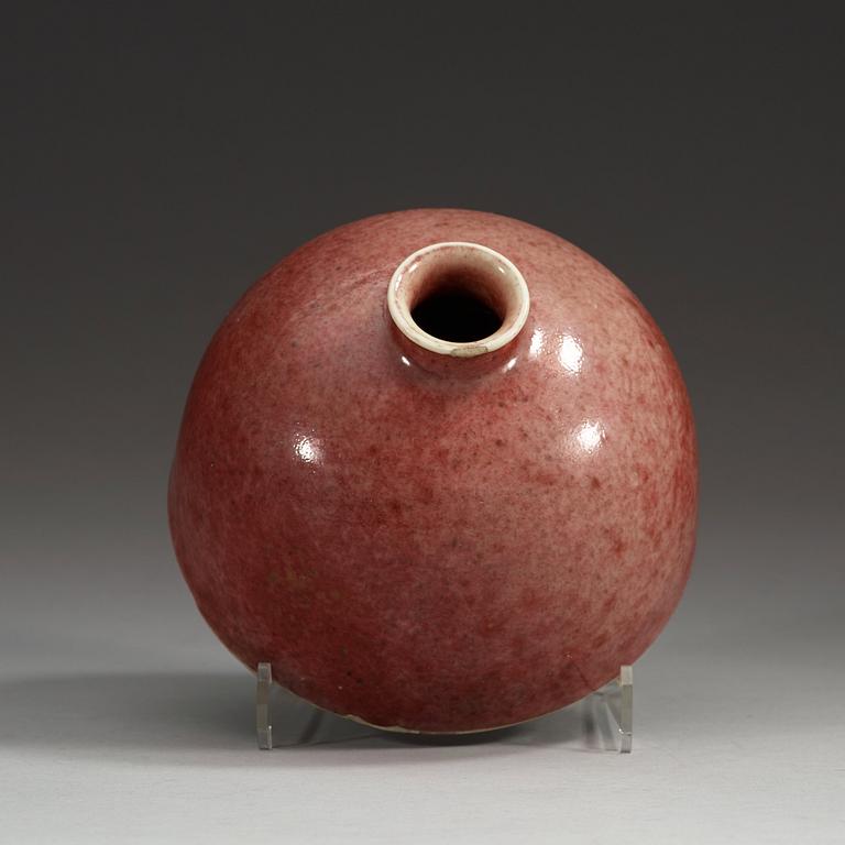 A peach bloom brush pot 'taibo zun', Qing dynasty (1644-1912), with Kangxi six character mark.