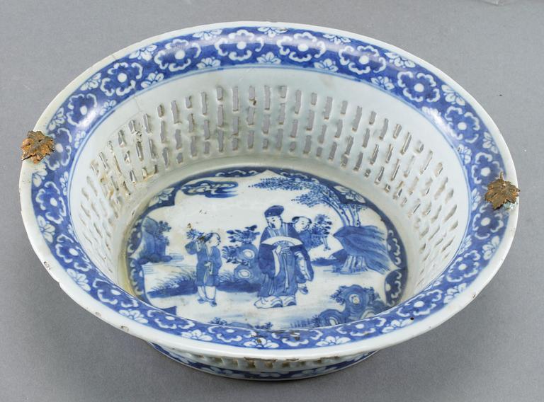GALLERSKÅL, SKÅLFAT SAMT FAT, porslin, Kina, 1700-tal.