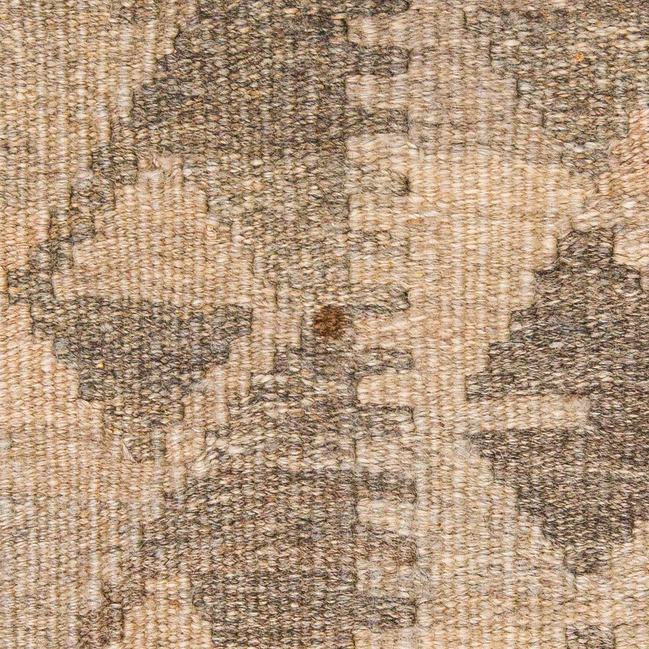 A Kilim carpet, ca. 305 x 196 cm.
