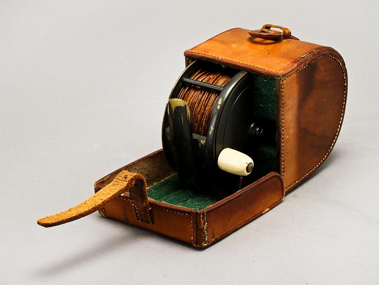 FLUGFISKERULLE, "Chas Parlour Maker, 191 Strand London", 1900-talets första kvartal.