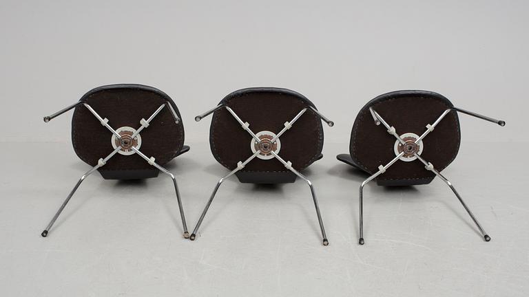 STOLAR, 3 stycken, "Grand Prix", Arne Jacobsen, 1900-talets andra hälft. Modellen formgiven 1955.