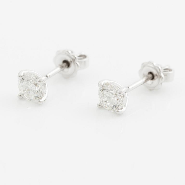 Örhängen 18K vitguld med briljantslipade diamanter, medföljande GIA dossier.