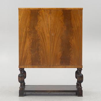 A 1930s cabinet.