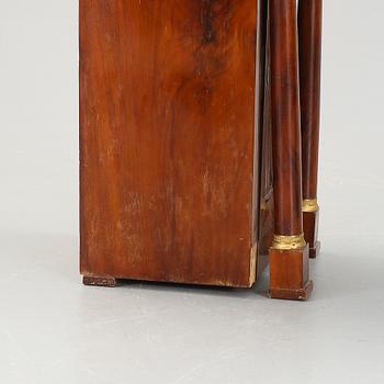 POTTSKÅP, empire, 1800-talets första hälft.