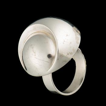 ARMBAND OCH RING, silver, Åbo 1965 samt 1972. Totalvikt 40,0 g.