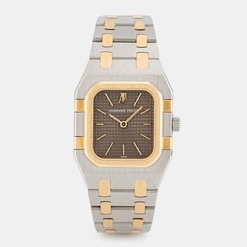 Audemars Piguet, Royal Oak Square, ca 1985. <b>Case size:</b> 25 x 32 mm
<b>Material:</b> steel/gold
<...