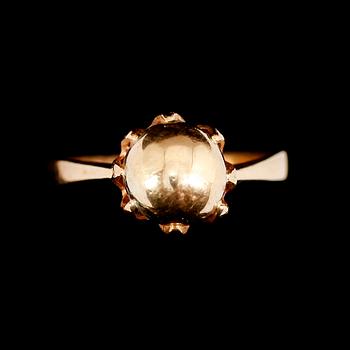 RING, 18 k guld. Vikt ca 2 gram.