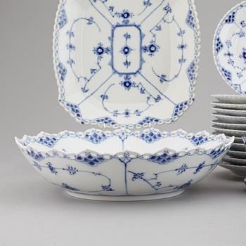 ROYAL COPENHAGEN, kaffeservis, 45 delar, porslin, "Musselmalet Helblonde", Danmark.