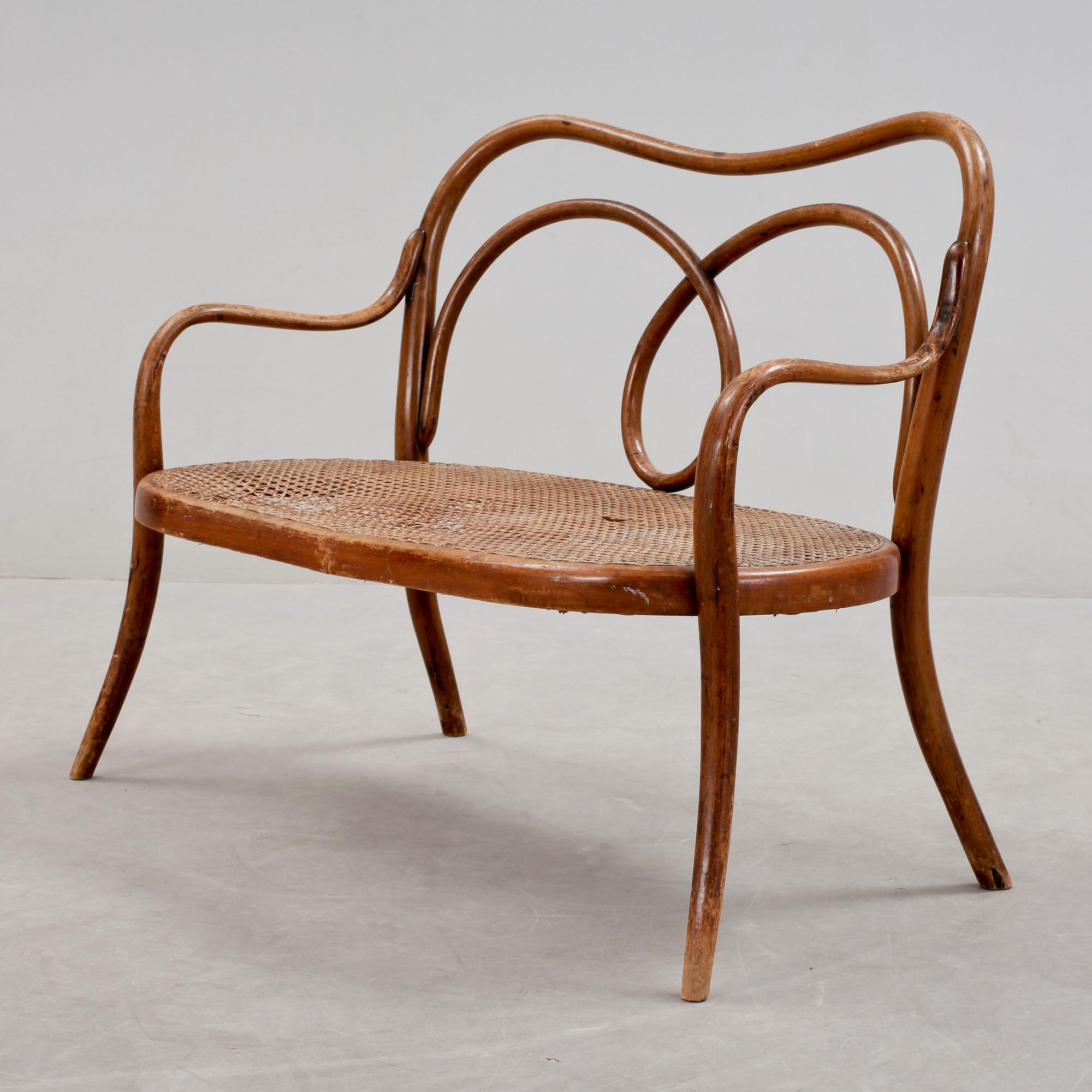 BARNSOFFA, Thonetstil, 1900-talets första hälft.