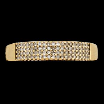 RING, 18k guld med 72 fasettslipade diamanter. Vikt 3 g.