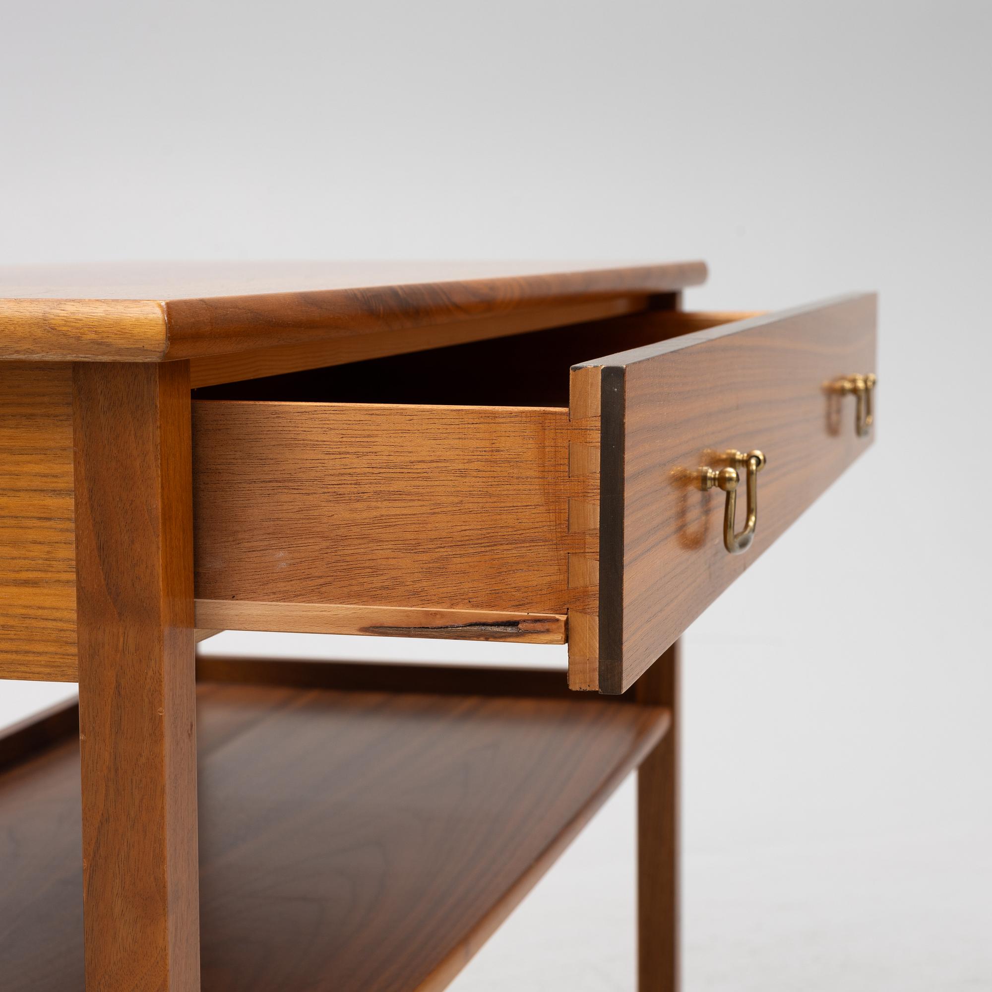 Josef Frank, sidobord, modellnr 2208, Firma Svenskt Tenn.