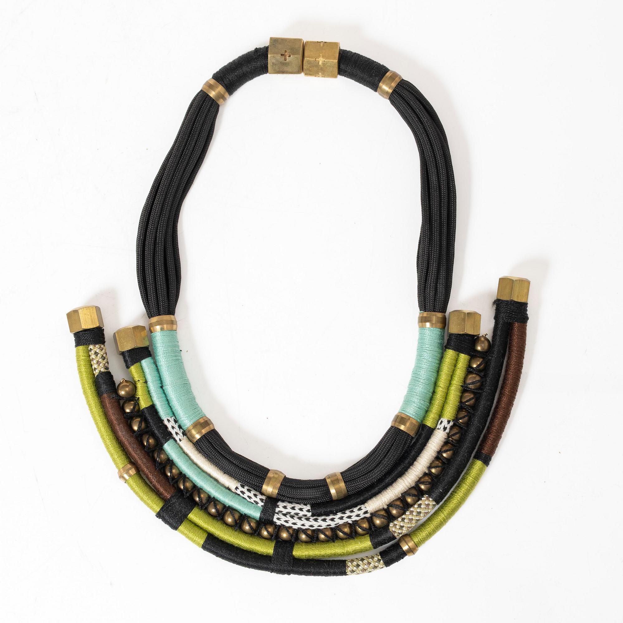 Holst + Lee, halsband.