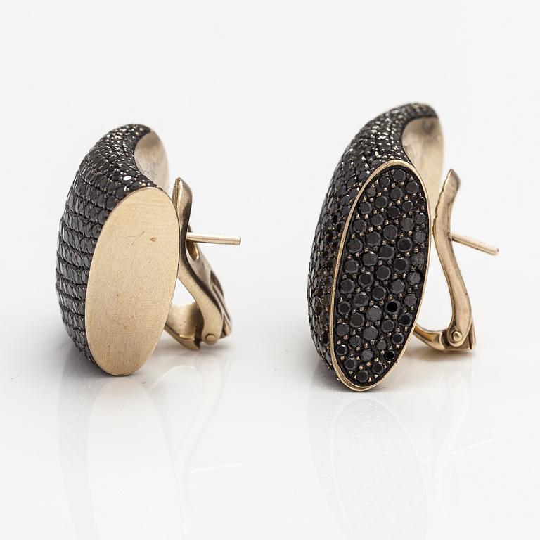 Vhernier, A pair of 18k gold "Fibula" earrings with black diamonds ca. 8.86 ct in total. Milano.