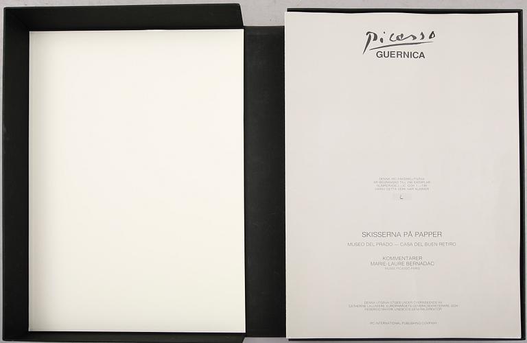 PABLO PICASSO, mapp med facsimilskisser "Guernica". Begränsad svensk utgåva till 298, 1990.