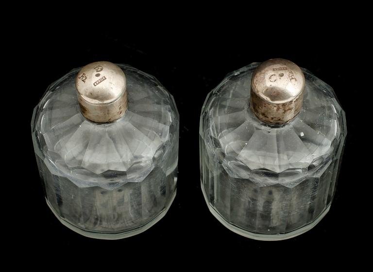 PARFYMFLAKONGER, 1 par, med silverlock, Bergs, Stockholm 1799.
