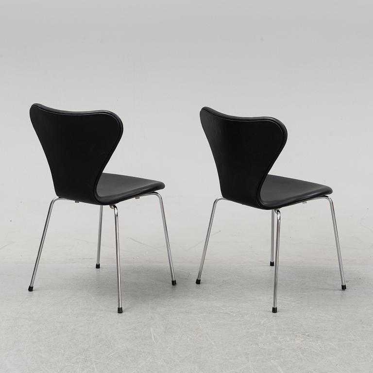 Arne Jacobsen, a set of six "Sjuan" chairs for Fritz Hansen, Denmark.