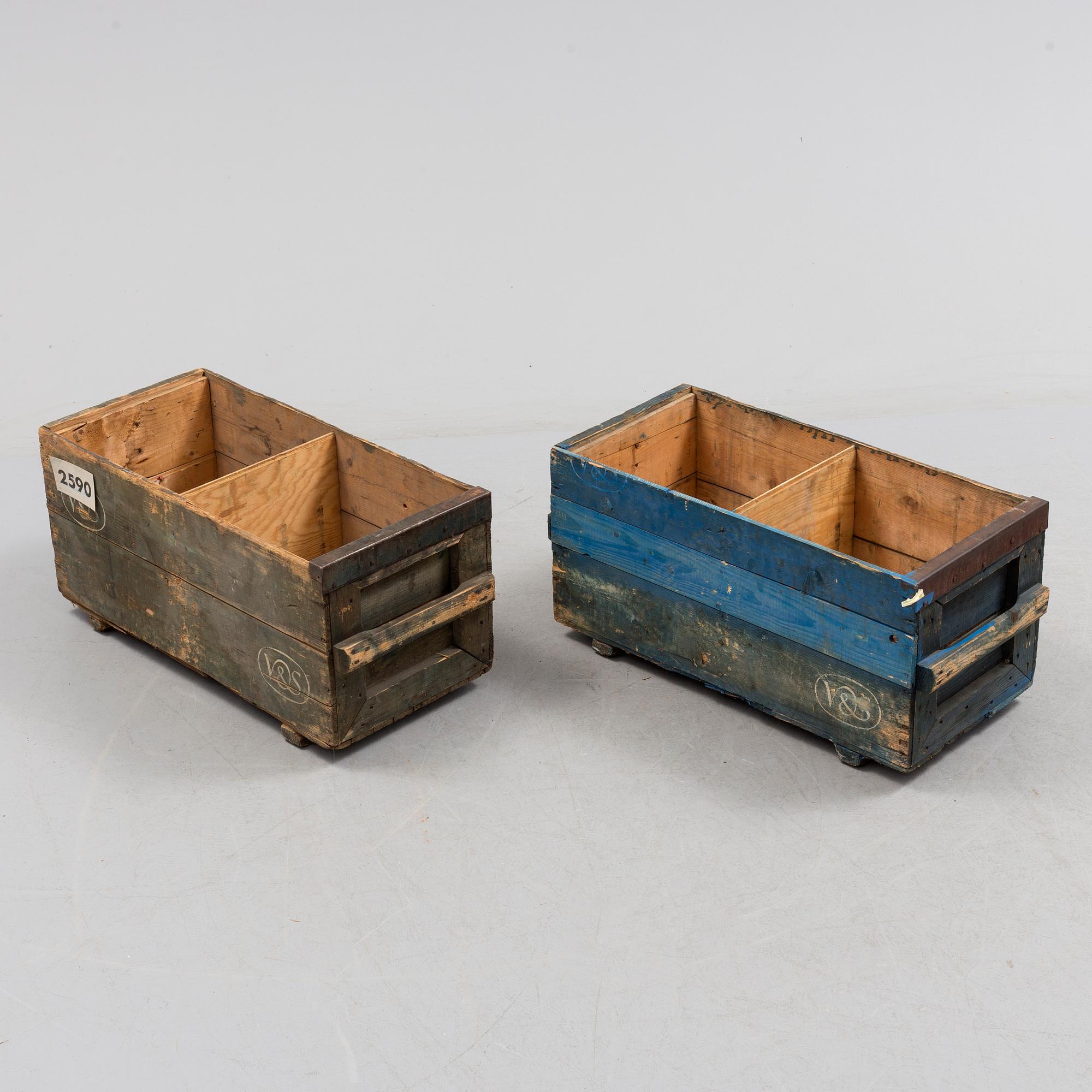 TRÄLÅDOR, Vin & Sprit, två stycken. 1900-talets mitt.