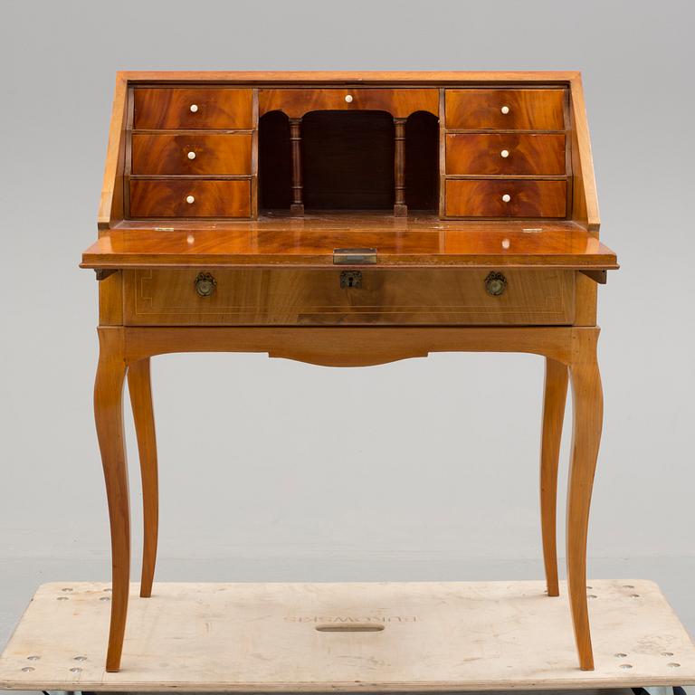 SEKRETÄR, gustaviansk stil, 1900-tal.