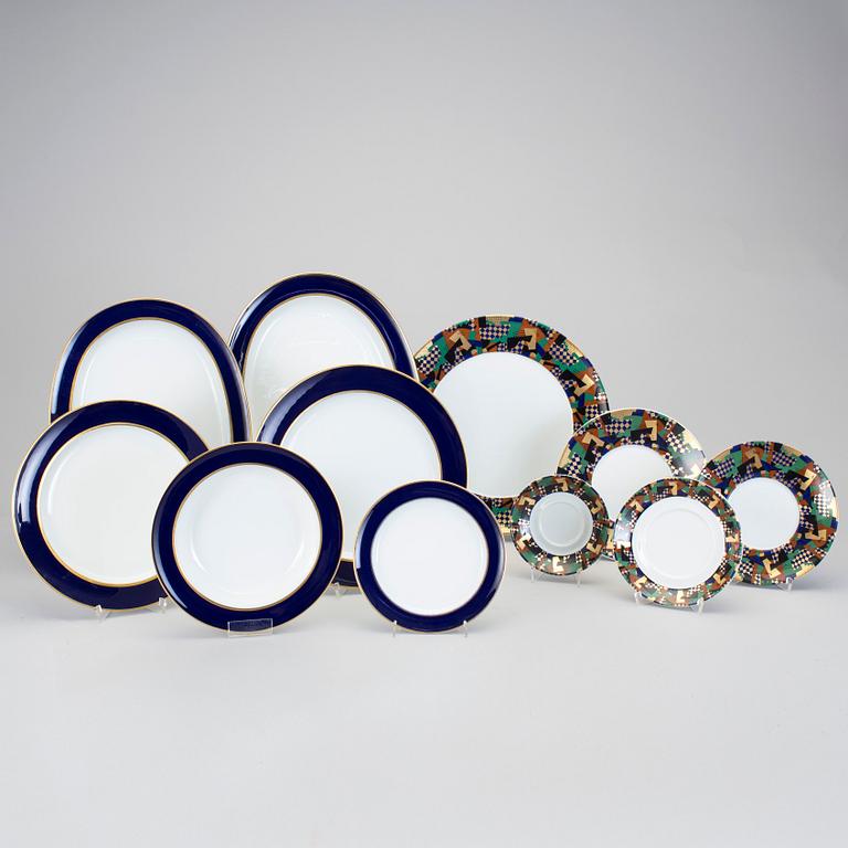 A 118 piece "Festivo" dinner, coffee and tea service by Heikki Orvola for Rörstrand, 1980's.