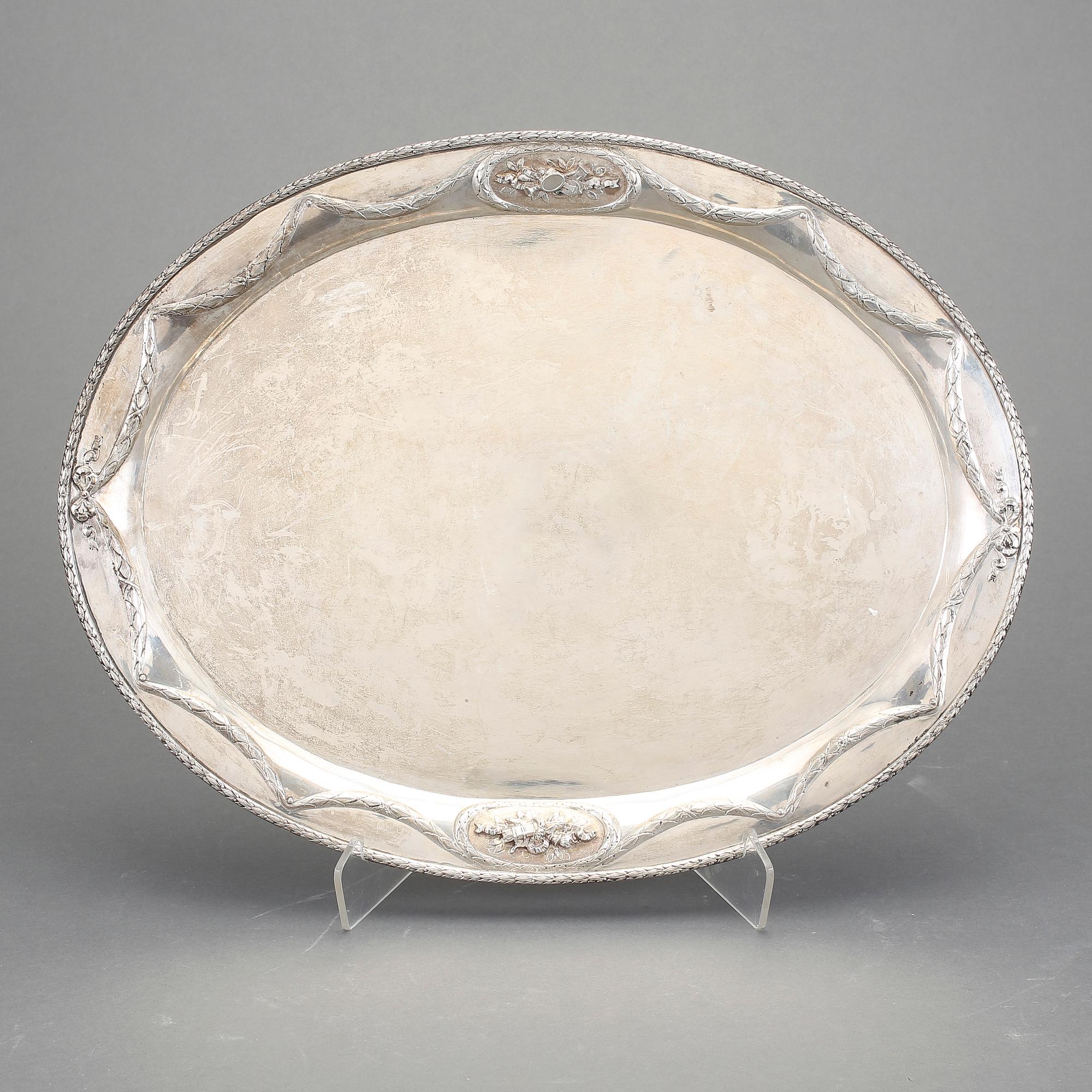 BRICKA, silverhalt 800, 1210 gram.